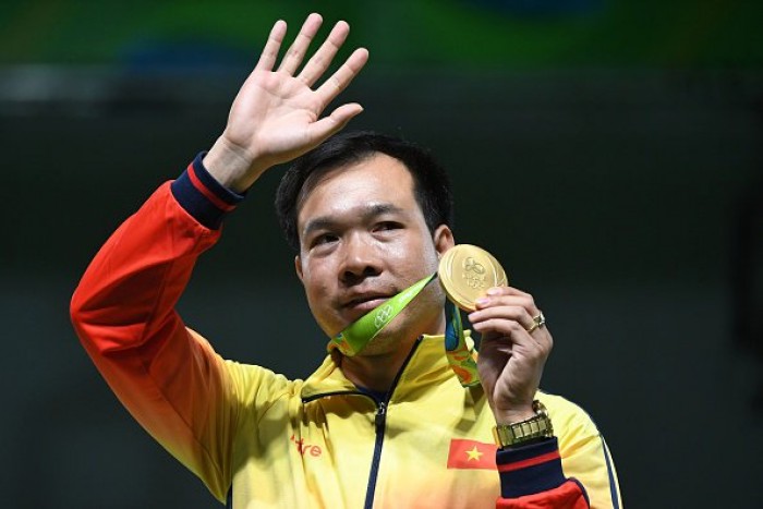 Rio 2016, Pistola maschile: Hoang oro nell'inferno brasiliano