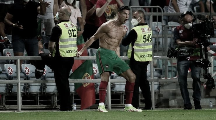 Cristiano Ronaldo brilha no fim, garante virada de Portugal sobre Irlanda e faz histórica