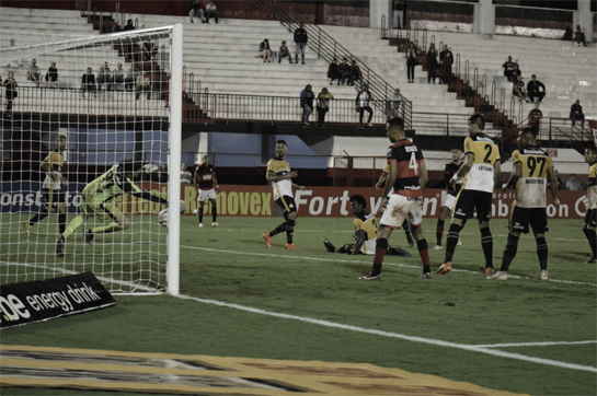 Em lutas diferentes, Criciúma e Atlético-GO se enfrentam pela Série B Em lutas diferentes, Criciúma e Atlético-GO se enfrentam pela Série B