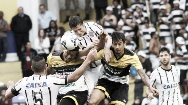 Corinthians joga mal, empata sem gols com o Criciúma, mas encerra o primeiro turno no G-4