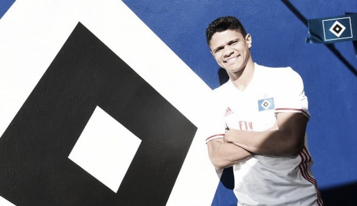 Hamburger SV complete signing of Douglas Santos