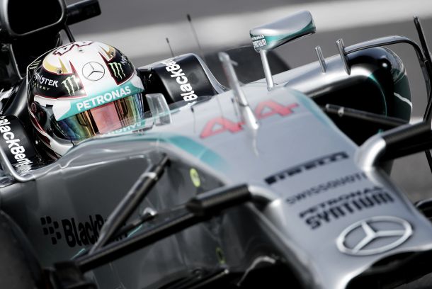 Lewis Hamilton reina en el caos de Suzuka