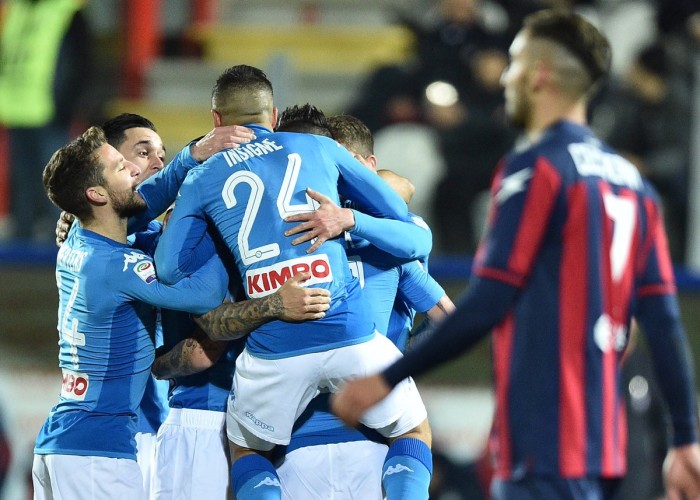 Serie A - Napoli di misura a Crotone, basta Hamsik. Azzurri Campioni d'Inverno
