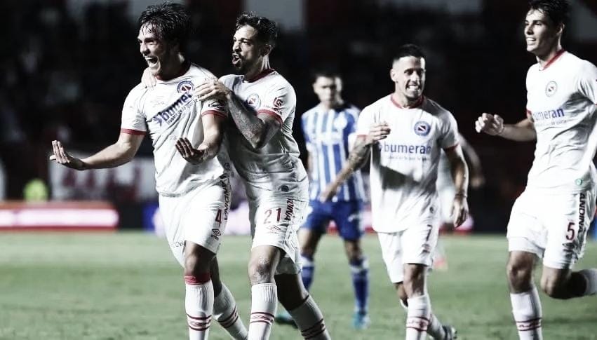 El “Bicho” ganó y dejó una buena imagen para
el debut de la Libertadores