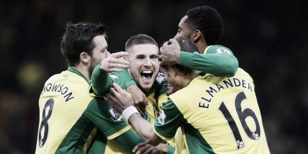 Norwich y Swansea empatan a golazos