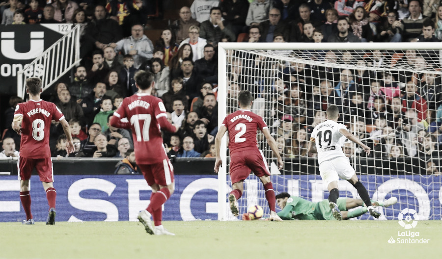 El Girona se hace enorme en Mestalla El Girona se hace enorme en Mestalla