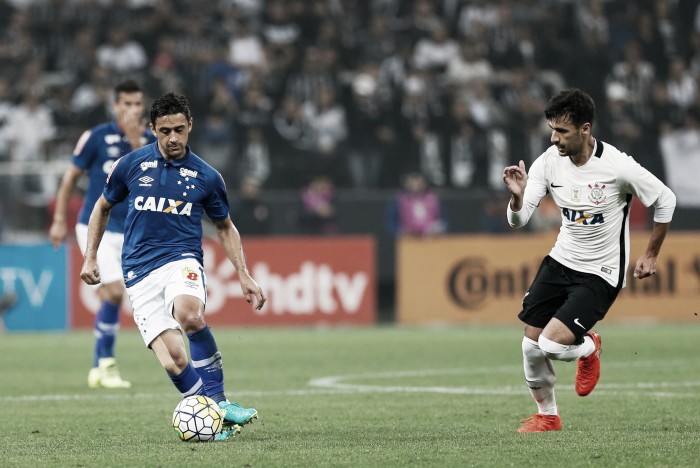 De olho em competições continentais, Cruzeiro e Corinthians duelam no Mineirão