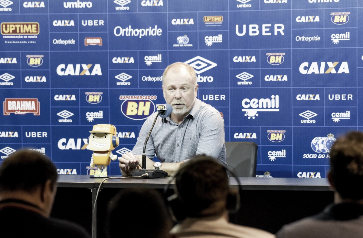 Mano Menezes confirma Fábio para clássico contra Atlético e faz mistério com substituto de Fred Mano Menezes confirma Fábio para clássico contra Atlético e faz mistério com substituto de Fred