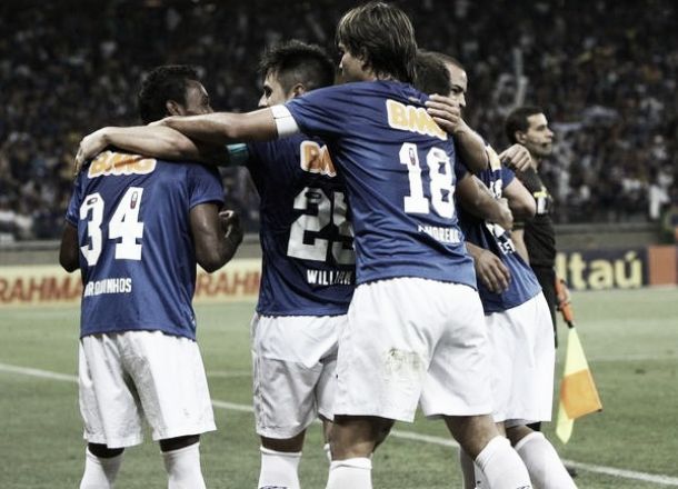 Cruzeiro domina primeira etapa, vence Internacional e dispara na liderança