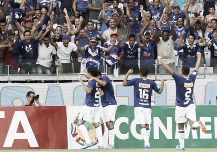 Show de Goulart e goleada fresca na memória: Universidad de Chile cai de novo em grupo do Cruzeiro