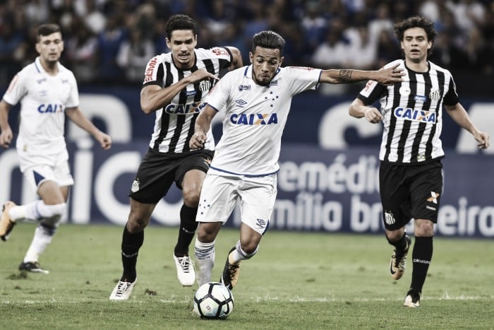 Com um gol em cada tempo, Cruzeiro e Santos empatam no Mineirão pelo Brasileiro