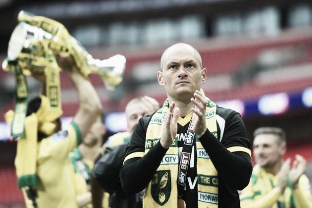 Alex Neil signs new Norwich contract