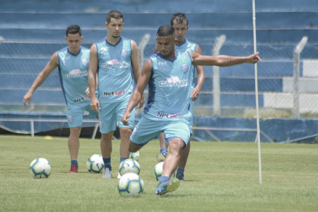 Sem quatro atletas, CSA finaliza preparação em Maceió para duelo contra Athletico Sem quatro atletas, CSA finaliza preparação em Maceió para duelo contra Athletico
