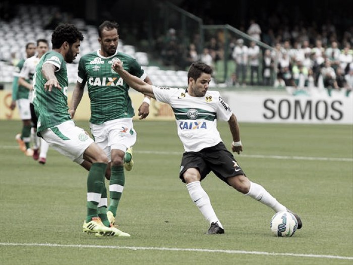 Sob pressão, Coritiba busca recuperação contra Chapecoense na Vila Capanema Sob pressão, Coritiba busca recuperação contra Chapecoense na Vila Capanema