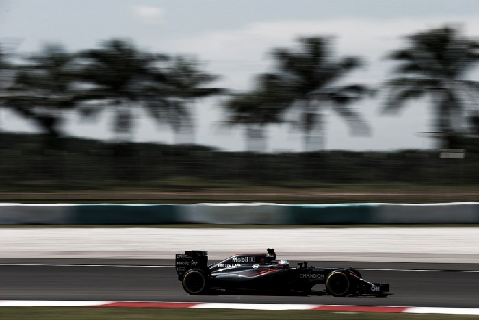 Fernando Alonso: “Ojalá podamos estar en Q3 con otro coche y en carrera en los puntos”