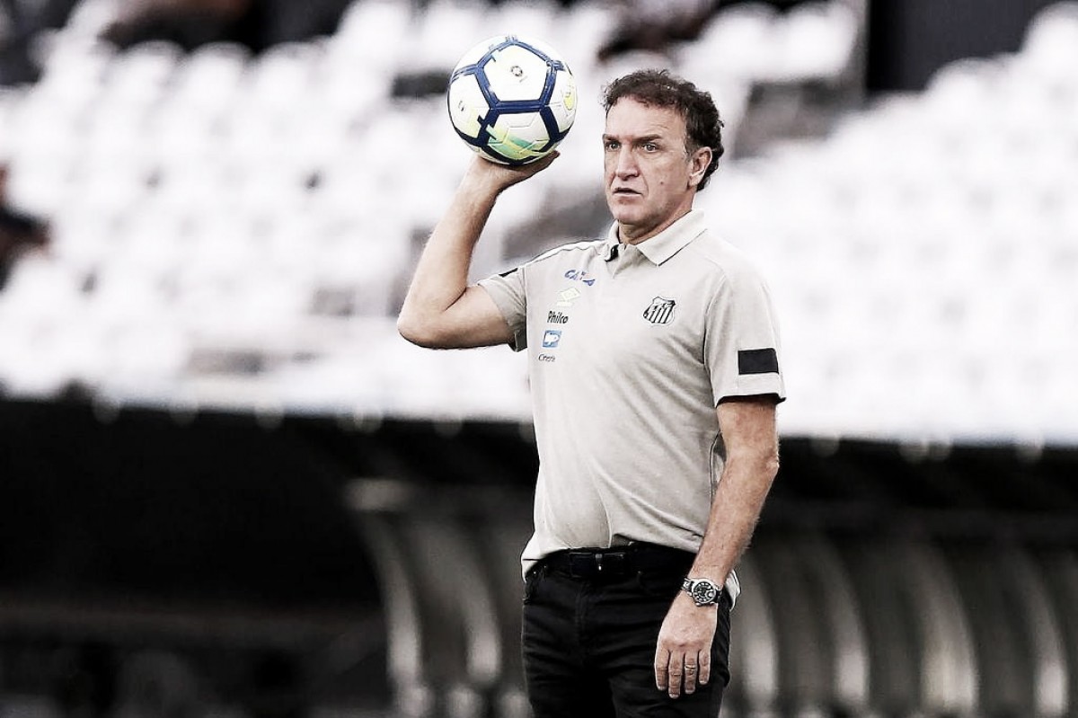 Após empate com Botafogo, Cuca exalta defesa santista: "A zaga foi bem"
