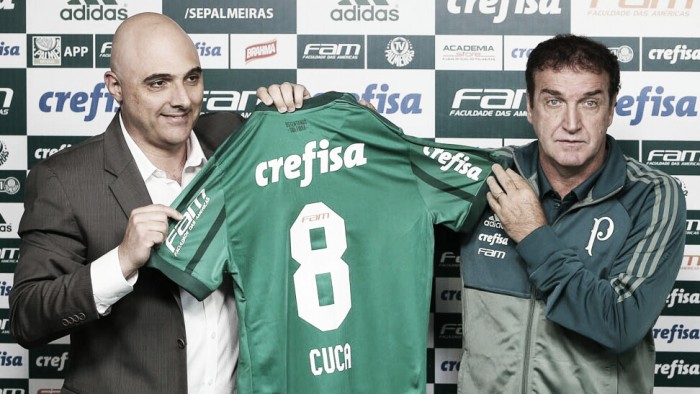 Cuca é apresentado no Palmeiras e reduz cobrança por títulos