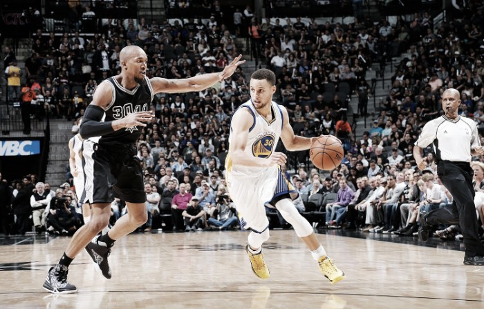 Nba, Curry da favola e da record a San Antonio (86-92)