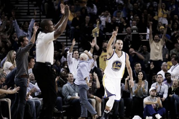 Curry inventa, il supporting cast la chiude: Golden State batte i Clippers 106 a 98