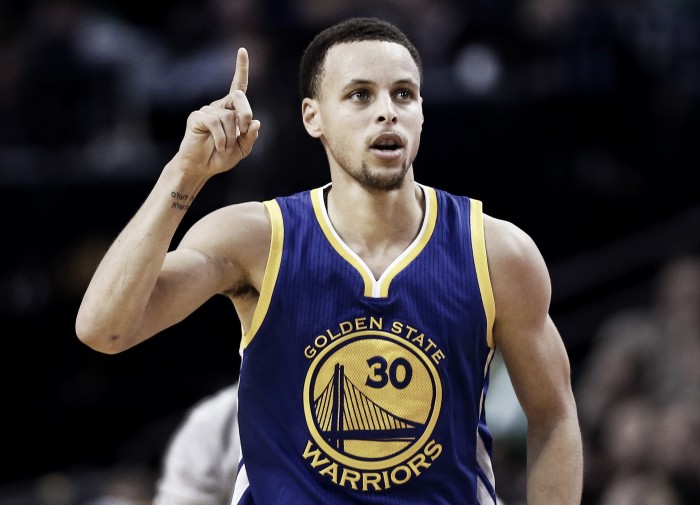 Curry, jugador que más camisetas vende