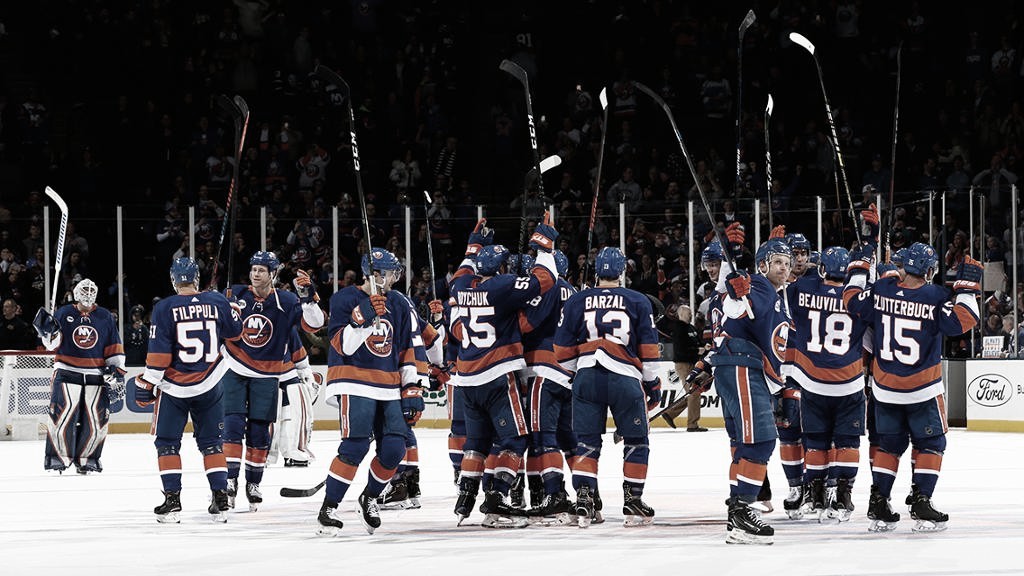 Los Islanders regresan a los playoffs después de superar la marcha de Tavares