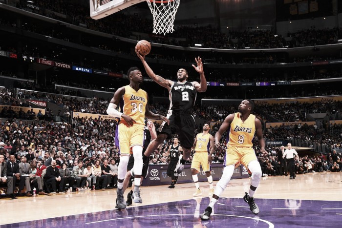 Kawhi Leonard desequilibra e San Antonio Spurs vencem Los Angeles Lakers