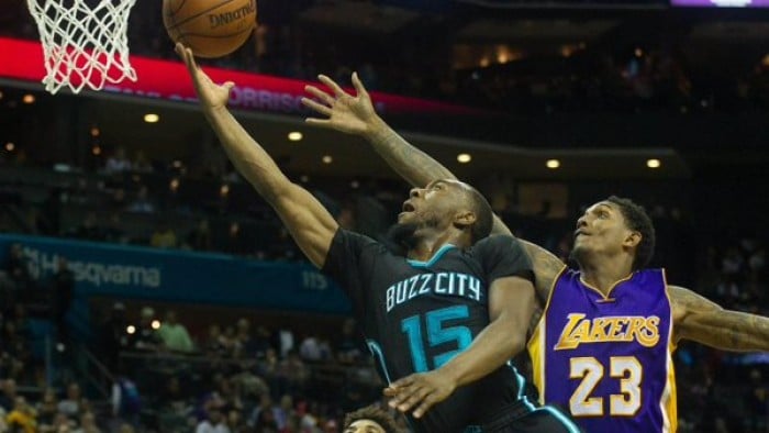 NBA: Walker fa 38 e abbatte i Lakers, Utah vince in casa con Philadelphia