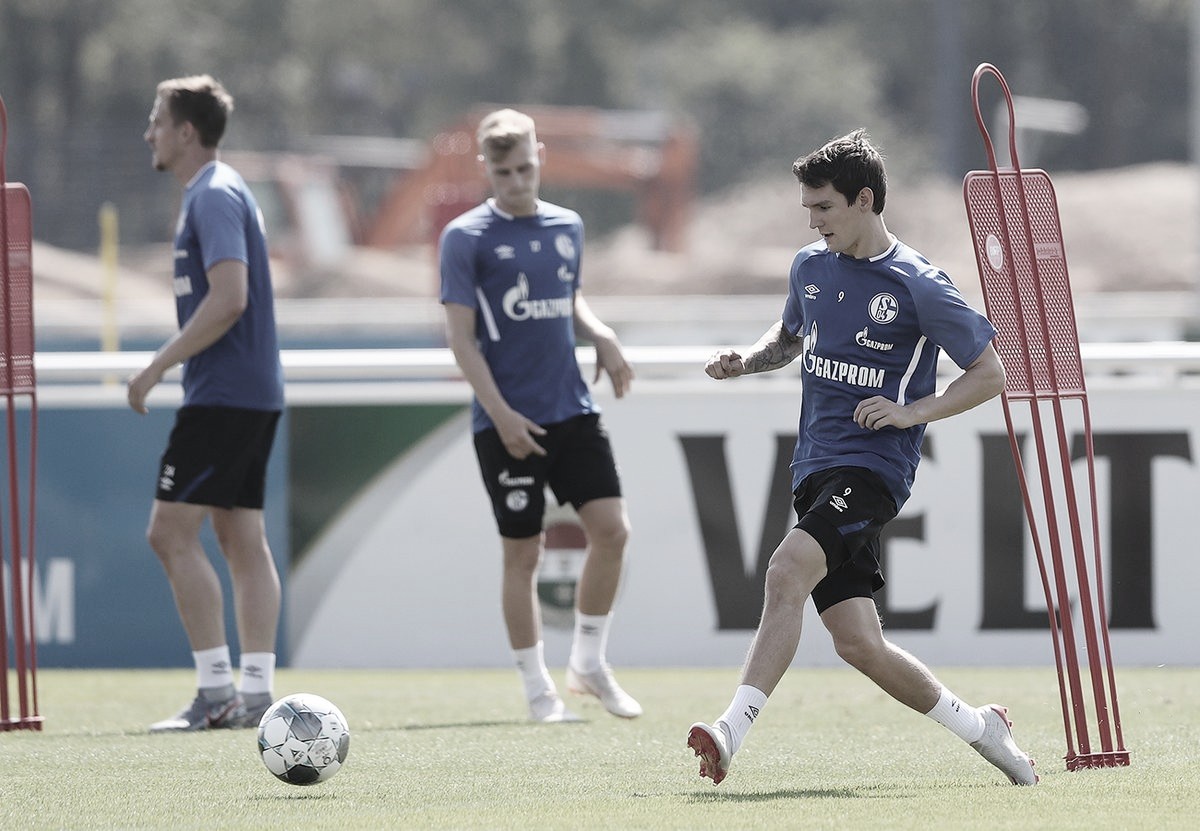 Schalke 04 oficializa contratação de atacante Benito Raman, do Fortuna Düsseldorf
