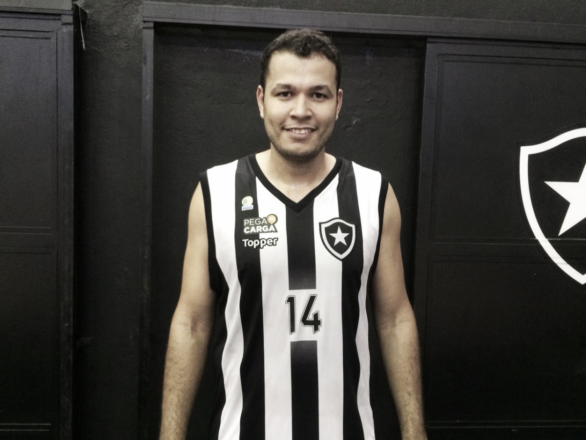 Douglas destaca esperança em reação do Botafogo no NBB: "Não tem nada decidido ainda" Douglas destaca esperança em reação do Botafogo no NBB: "Não tem nada decidido ainda"