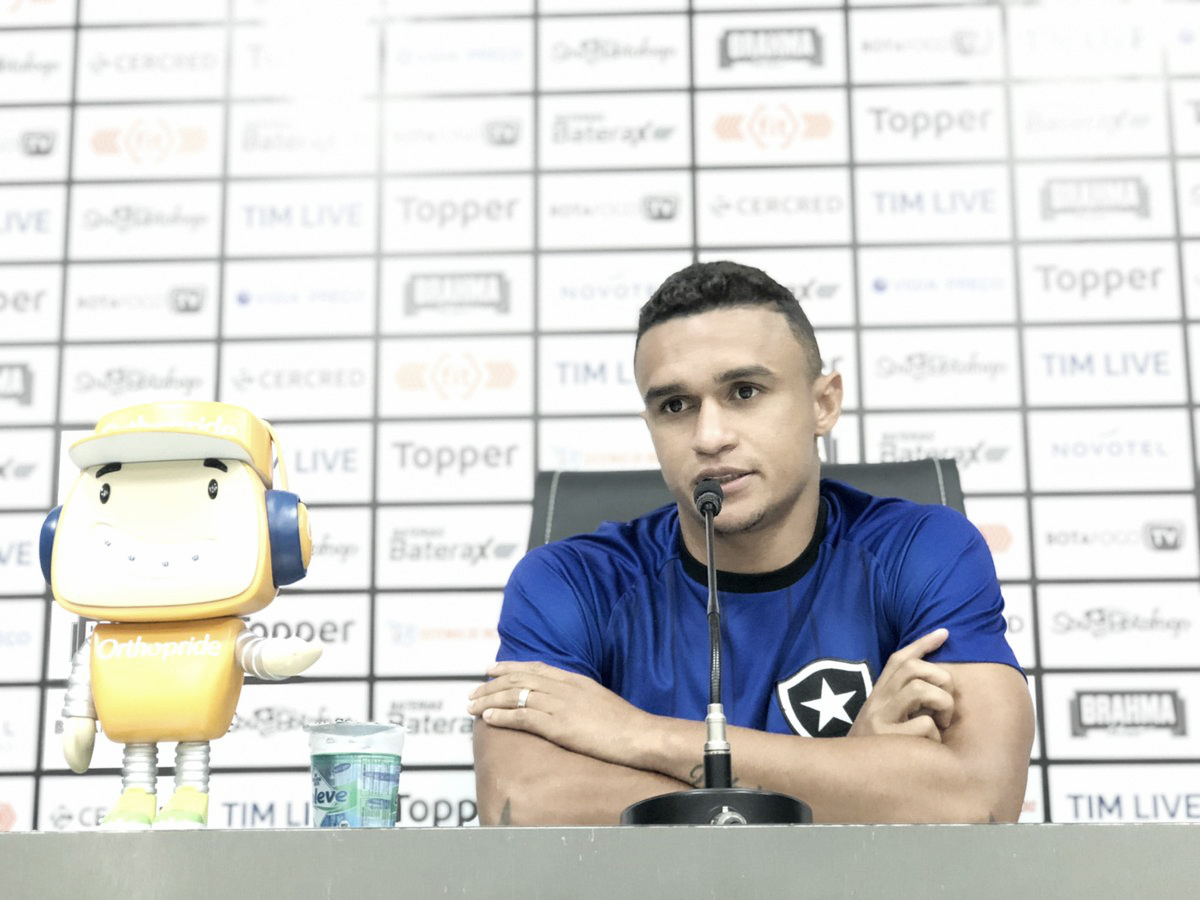 Erik reafirma necessidade de aproveitar sequência de jogos em casa: "Fazer o nosso dever" Erik reafirma necessidade de aproveitar sequência de jogos em casa: "Fazer o nosso dever"