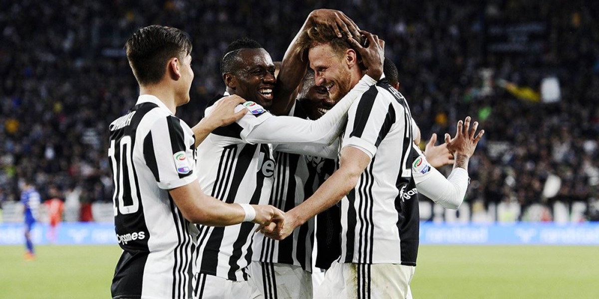 Juventus - Le parole di Douglas Costa e Allegri dopo il 3-0 alla Sampdoria