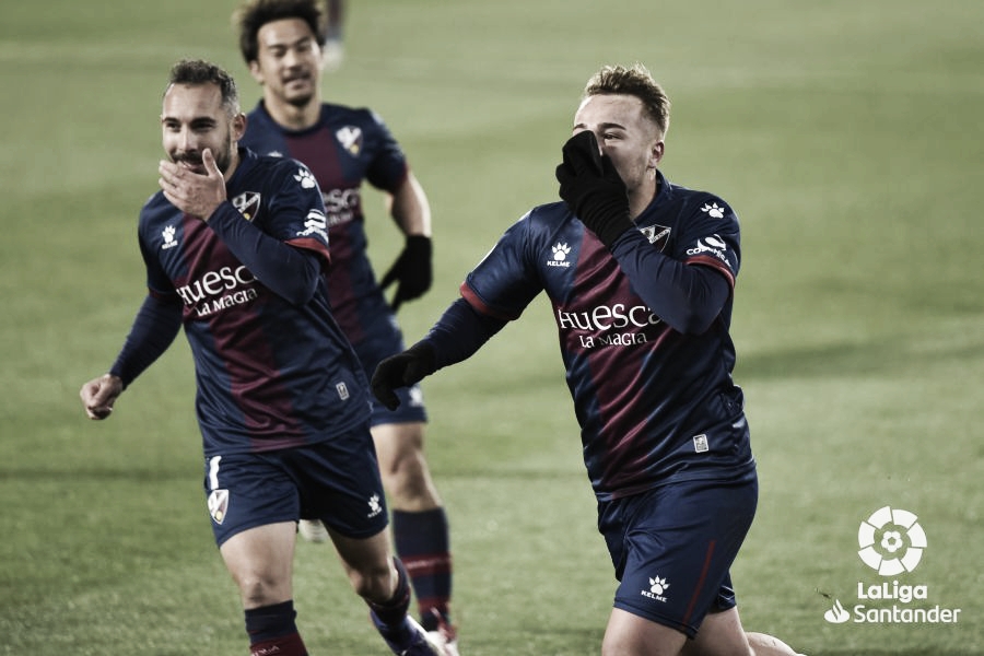 El corazón de Ontiveros da la primera victoria a la SD Huesca El corazón de Ontiveros da la primera victoria a la SD Huesca