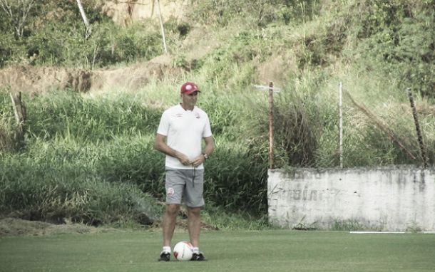 Dal Pozzo pede fim das vaias ao Náutico e diz: "Se não acreditar, não vá" Dal Pozzo pede fim das vaias ao Náutico e diz: "Se não acreditar, não vá"