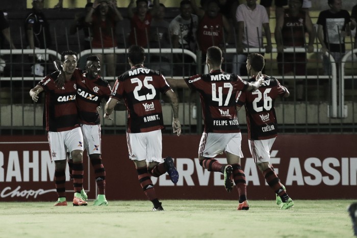 Damião marca três, Fla goleia Portuguesa e segue invicto no Campeonato Carioca