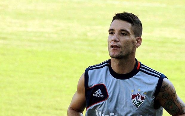 Thiago Neves se recupera, mas não tem previsão de retorno Thiago Neves se recupera, mas não tem previsão de retorno