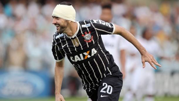 Em ascensão, Corinthians tenta afundar Santos e se manter invicto em clássicos este ano