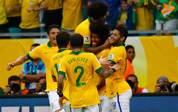 Com golaço de Neymar, Brasil vence Itália e garante primeira colocação