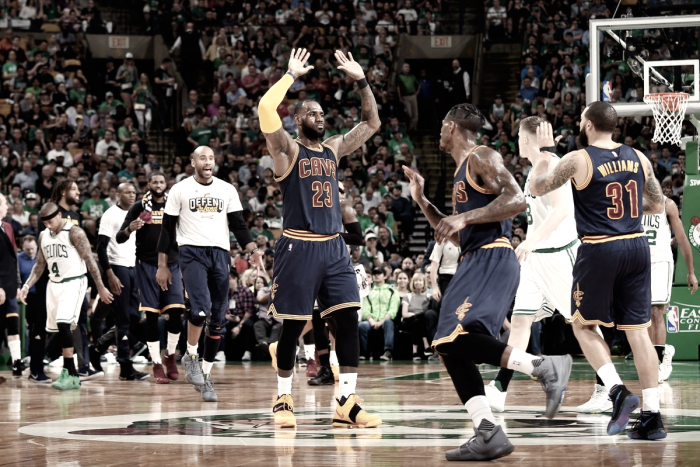 LeBron James brilha, Cavaliers atropelam Celtics e vencem segunda fora de casa