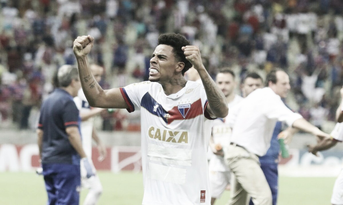 Gustagol marca de falta nos acréscimos e Fortaleza vence Guarani em seu retorno à Serie B Gustagol marca de falta nos acréscimos e Fortaleza vence Guarani em seu retorno à Serie B