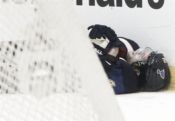 La NHL suspende a Seabrook por su codazo a Backes