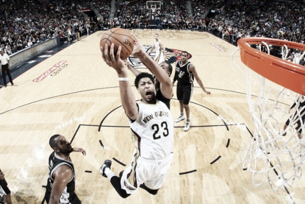 Nba, New Orleans sorprende gli Spurs. Vincono Detroit e Dallas