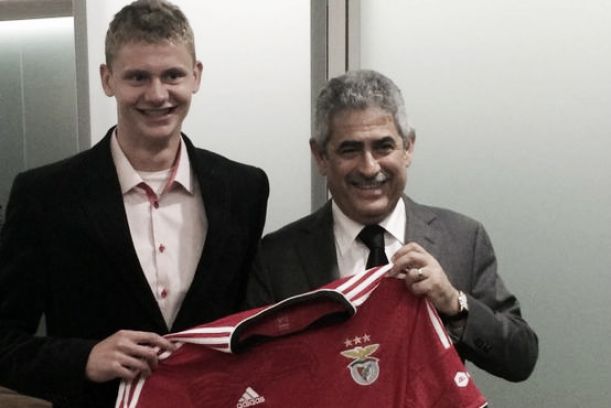 Benfica confirma Dawidowicz e prepara-se para perder Garay Benfica confirma Dawidowicz e prepara-se para perder Garay
