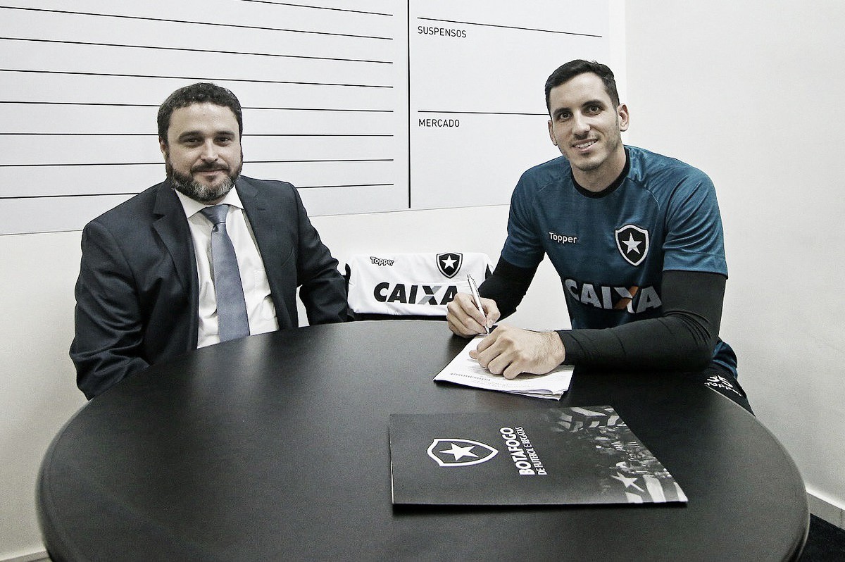 Vínculo estendido: Gatito Fernández renova com Botafogo até 2021 Vínculo estendido: Gatito Fernández renova com Botafogo até 2021