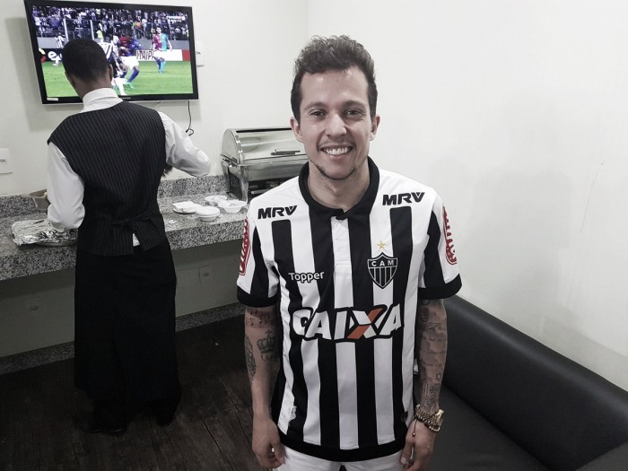 De férias em BH, Bernard acompanha classificação do Atlético-MG no Horto De férias em BH, Bernard acompanha classificação do Atlético-MG no Horto
