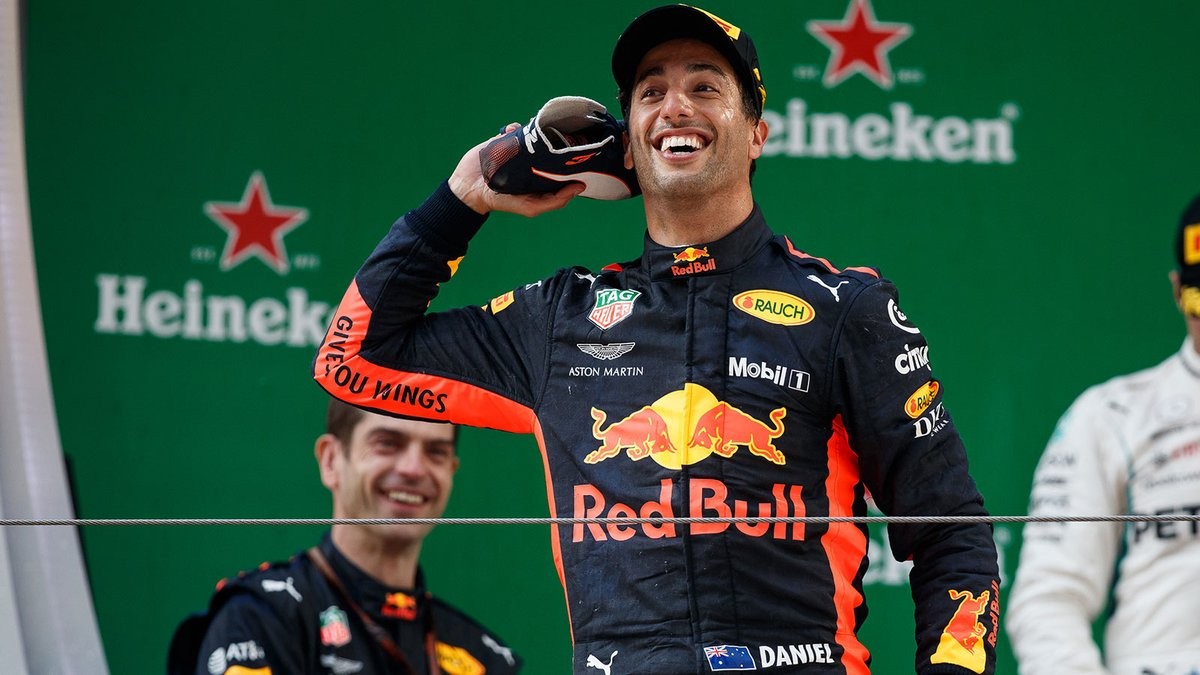 Formula 1 -  Ricciardo: "Deciderò in estate, non ho parlato con Ferrari e Mercedes"
