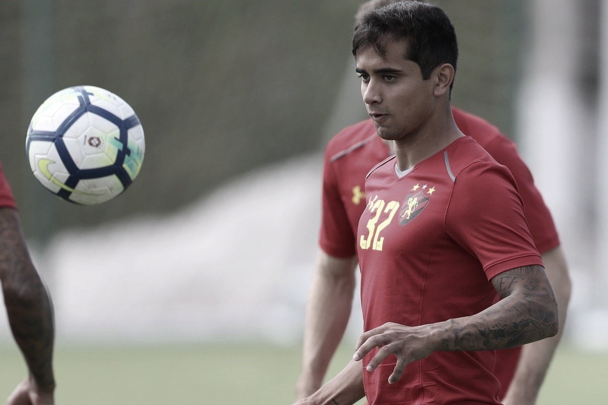 Desejado por gigantes, Everton Felipe revela para portal preferência pelo São Paulo
