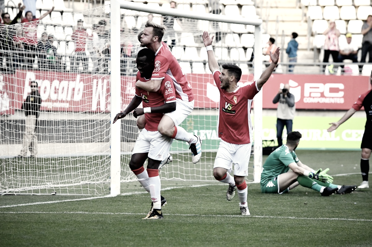 Resumen Real Murcia CF 0-2 Real Balompédica Linense en Segunda División B