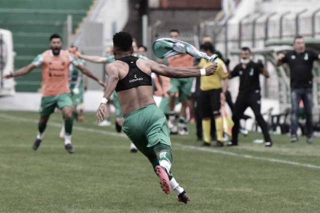 Pintado reclama da arbitragem, mas destaca poder de reação do Juventude após virada Pintado reclama da arbitragem, mas destaca poder de reação do Juventude após virada