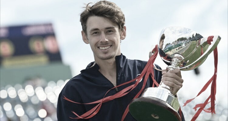 De Minaur vence final equilibrada com Sonego e é campeão em Eastbourne De Minaur vence final equilibrada com Sonego e é campeão em Eastbourne