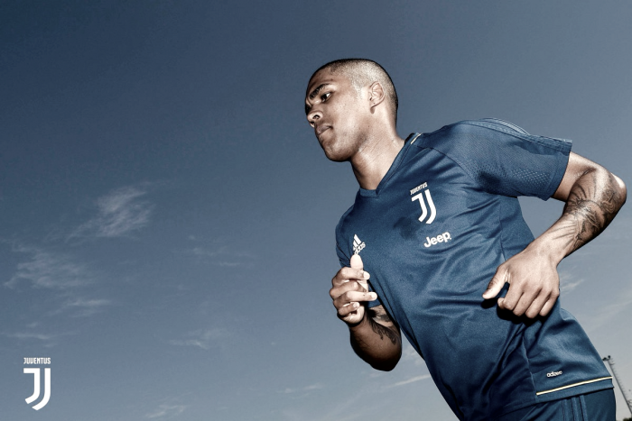 Juve, al via la nuova stagione: debutto per Douglas Costa nell'amichevole col Barcellona